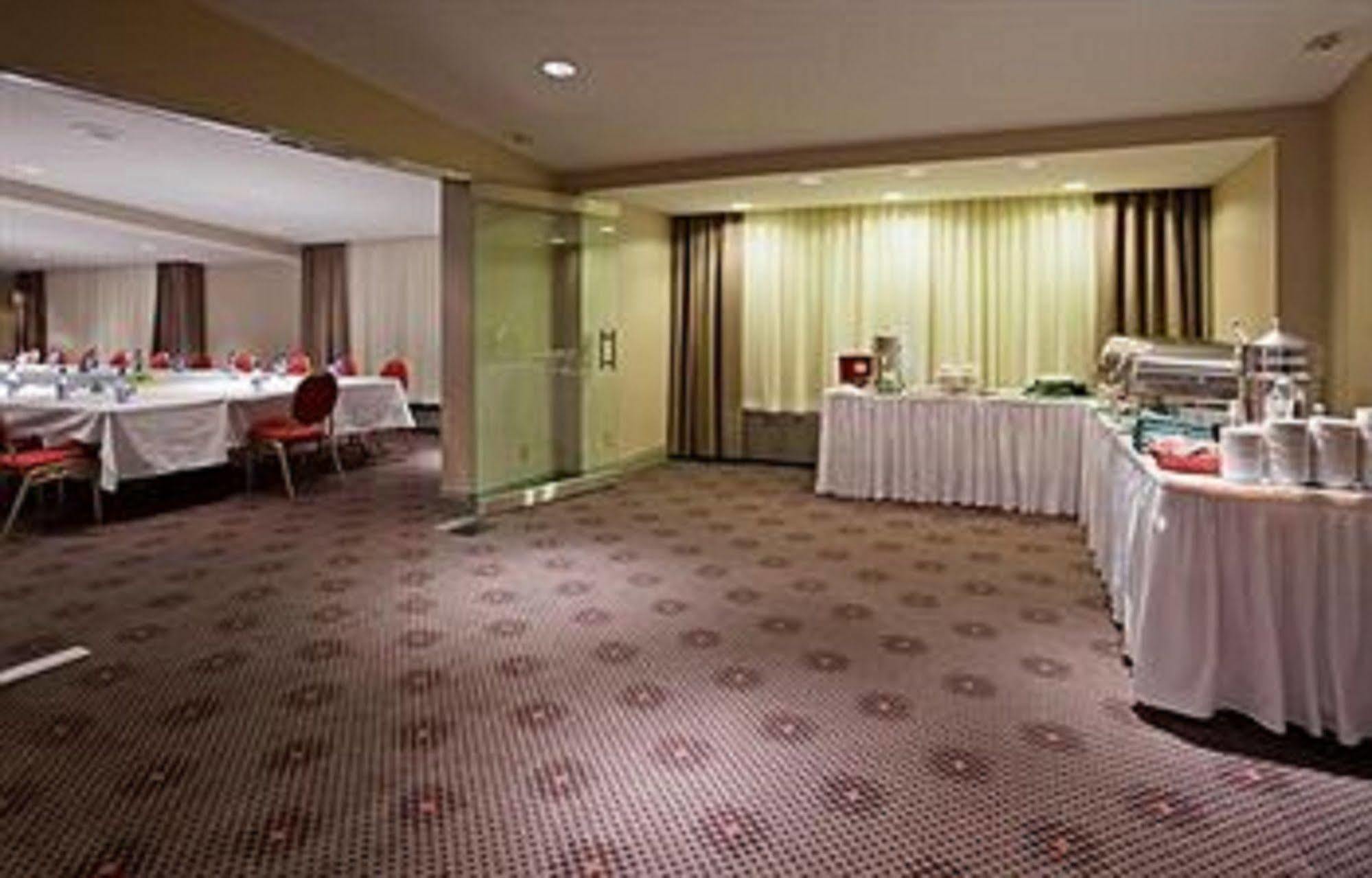 Holiday Inn Toronto Airport East By Ihg Ресторан фото